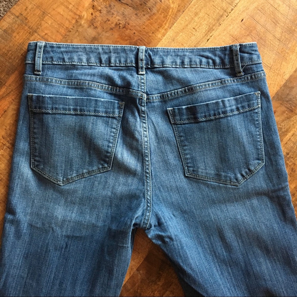 Cuffed Jean Capri - Picture 2 of 6
